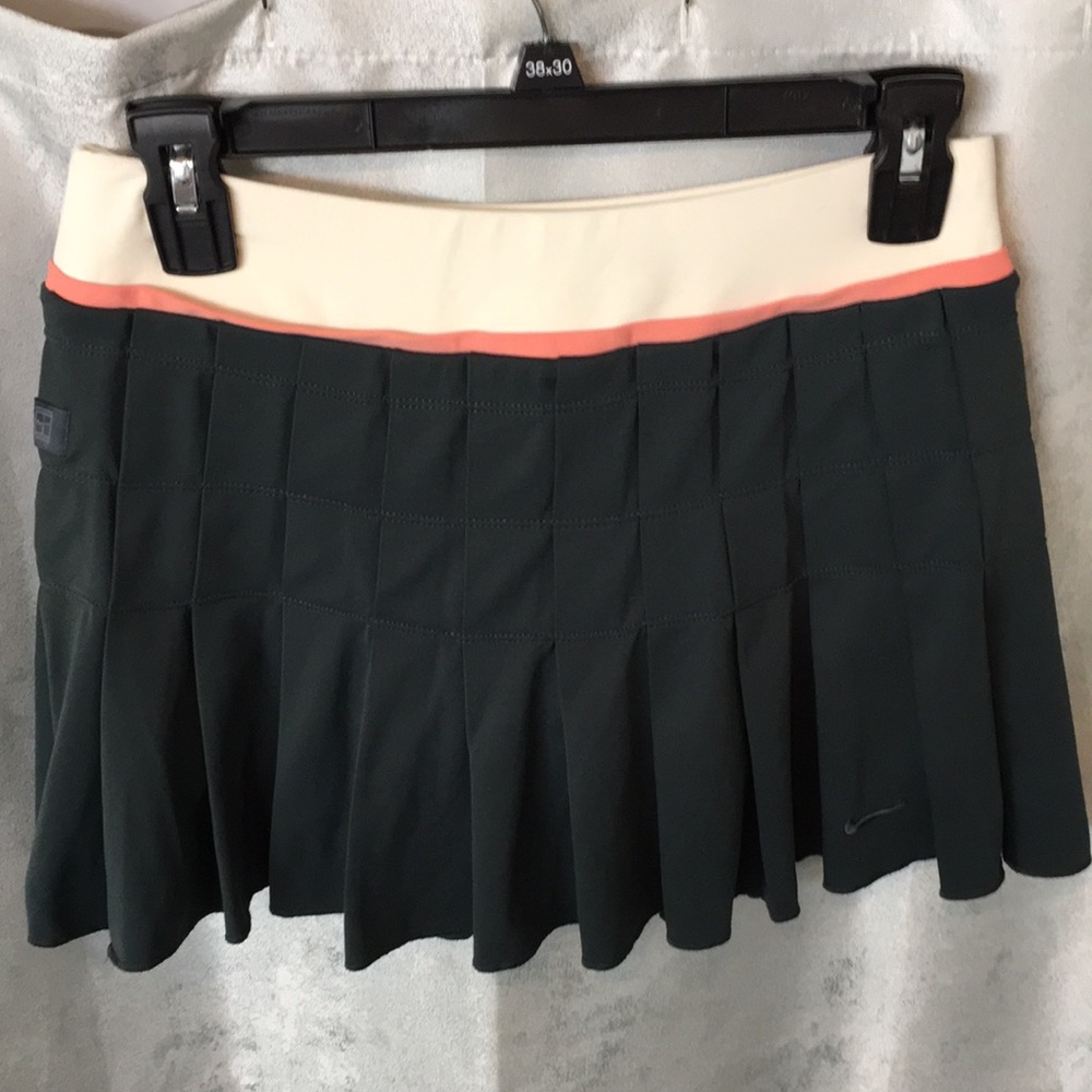 Nike pleated athletic golf skort